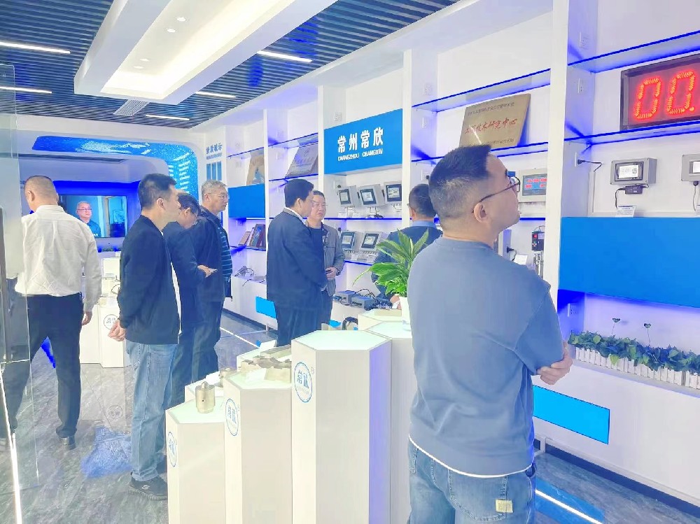 熱烈祝賀中國重型機(jī)械工業(yè)協(xié)會橋式起重機(jī)專業(yè)委員會九屆八次理 事會暨十屆一次會員大會在江蘇省常州市召開順利召開并圓滿結(jié)束！